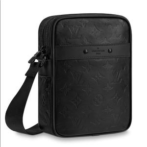 Louis Vuitton men’s small messenger bag, like new